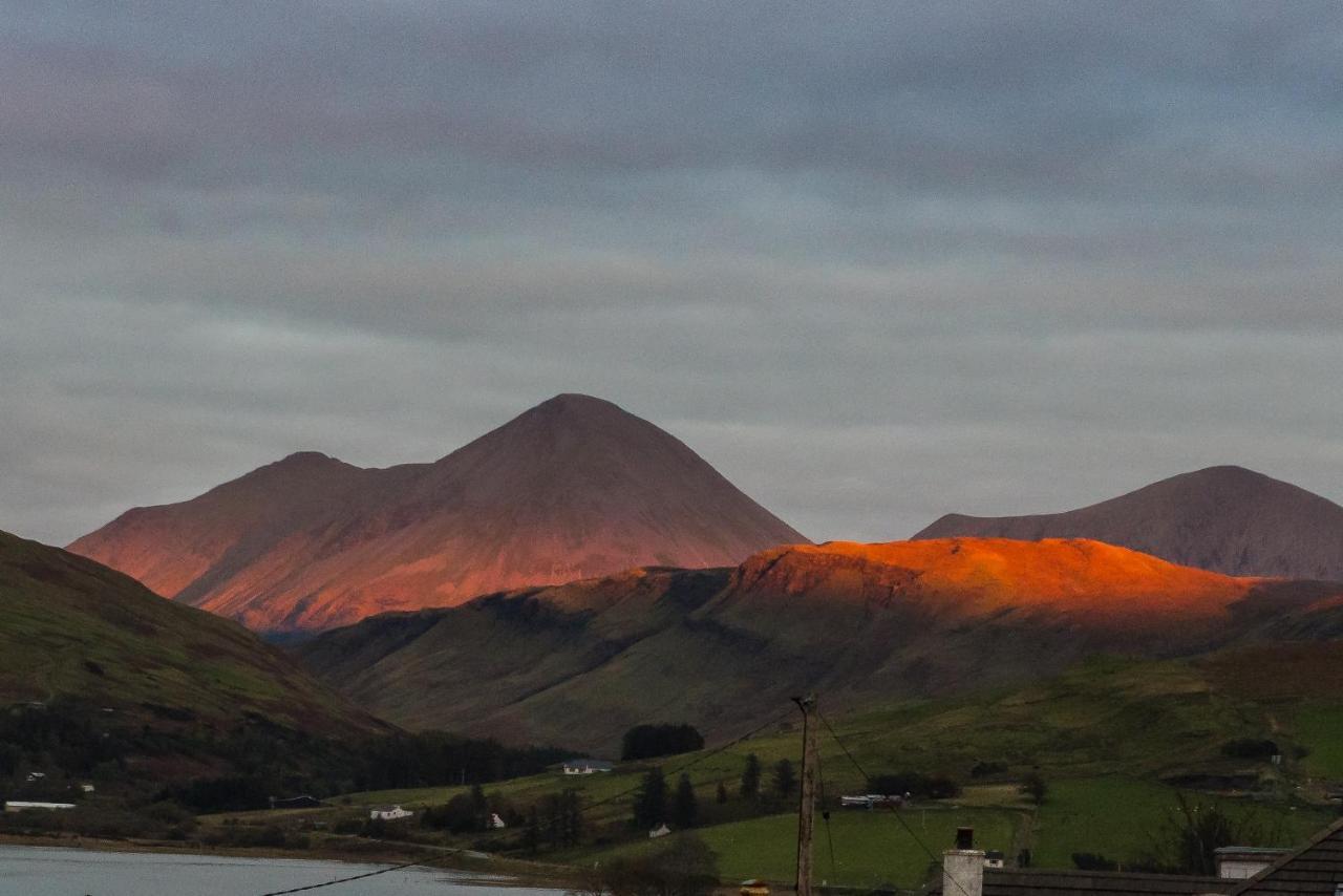 Luxury 4 Bedroom Cottage With Stunning Views Near Fairy Pools! Carbost  Exteriör bild