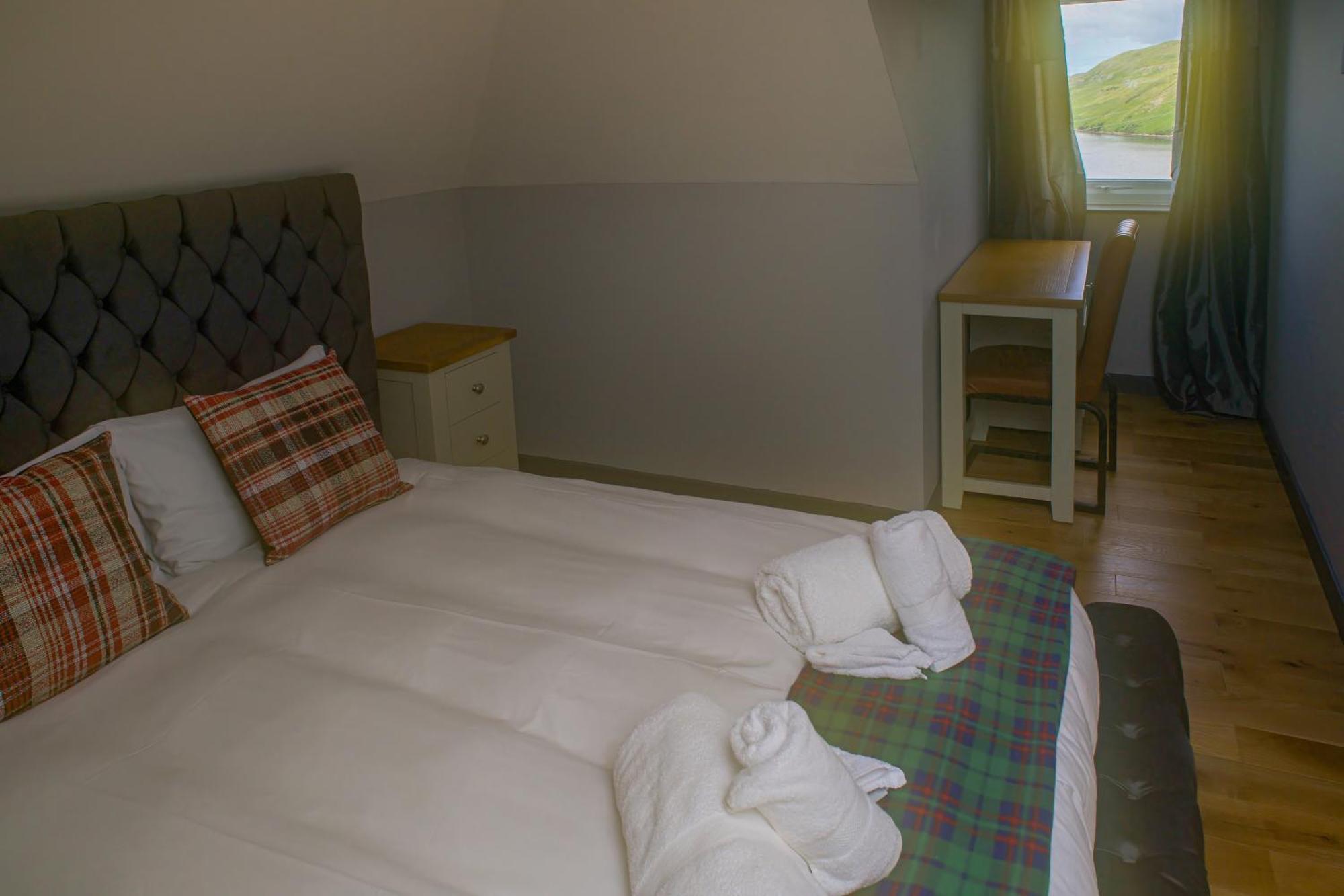 Luxury 4 Bedroom Cottage With Stunning Views Near Fairy Pools! Carbost  Exteriör bild