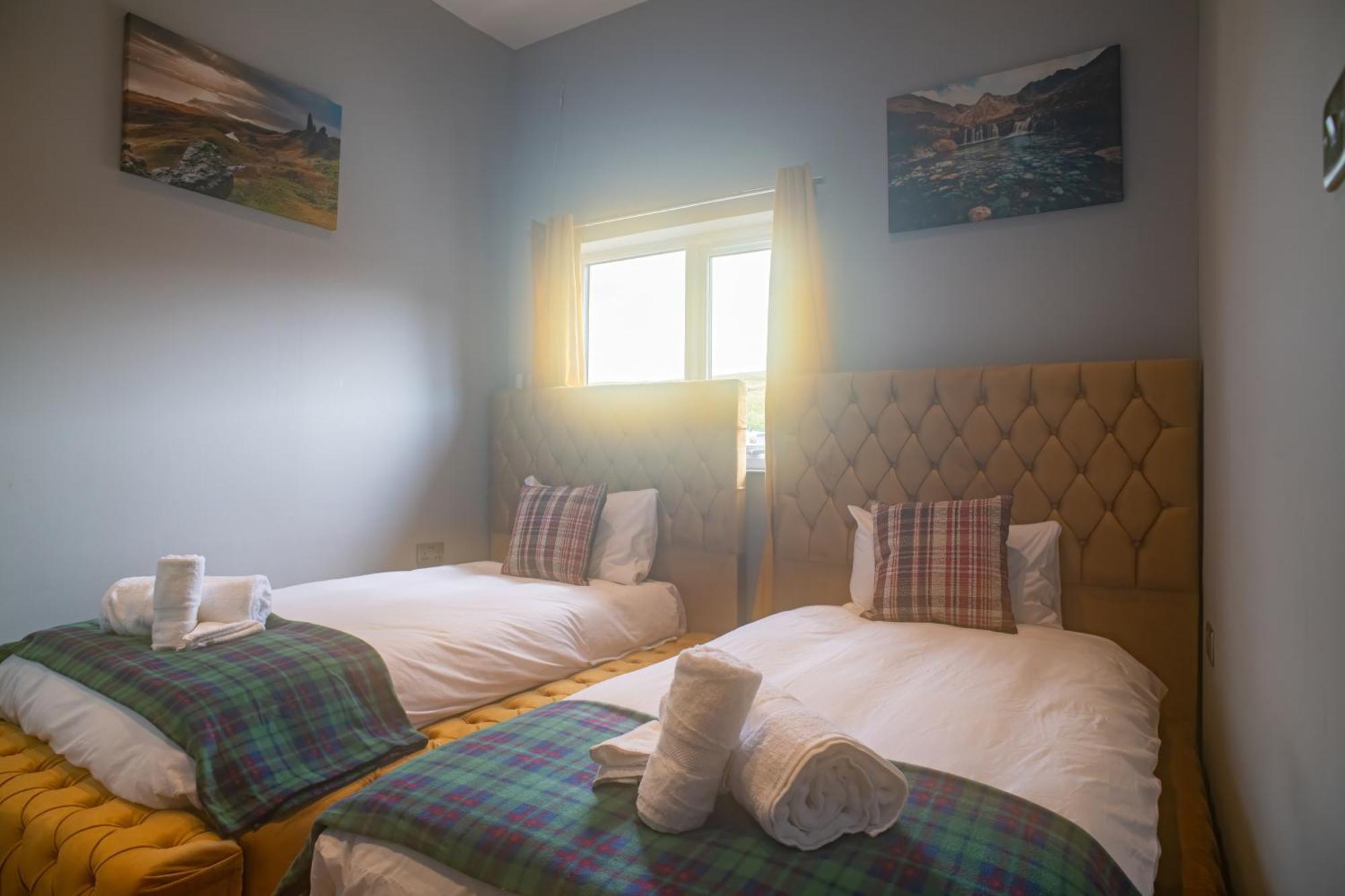 Luxury 4 Bedroom Cottage With Stunning Views Near Fairy Pools! Carbost  Exteriör bild